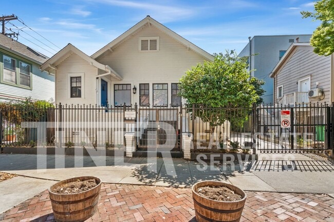 Building Photo - 1321 17th St Rental