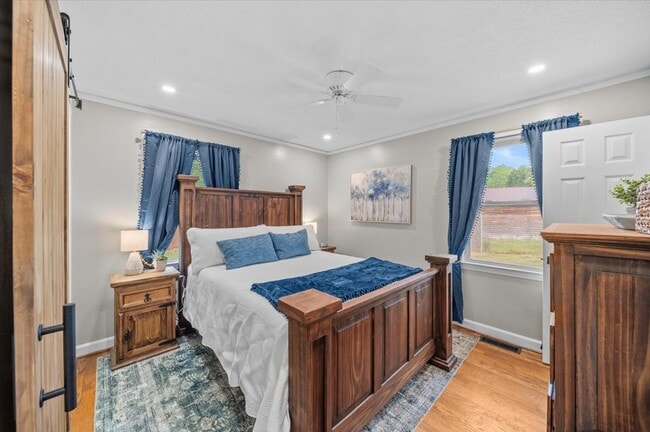 Photo - 120 Holland St