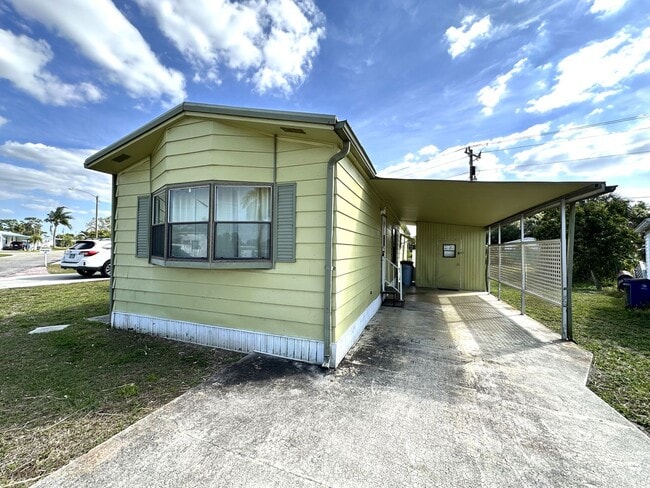 Photo - FIRST MONTH RENT FREE! Cute and Quiet 2/2 in N. Ft. Myers