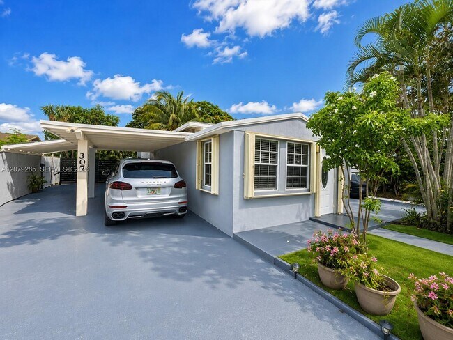 307 SW 15th St Unit 1