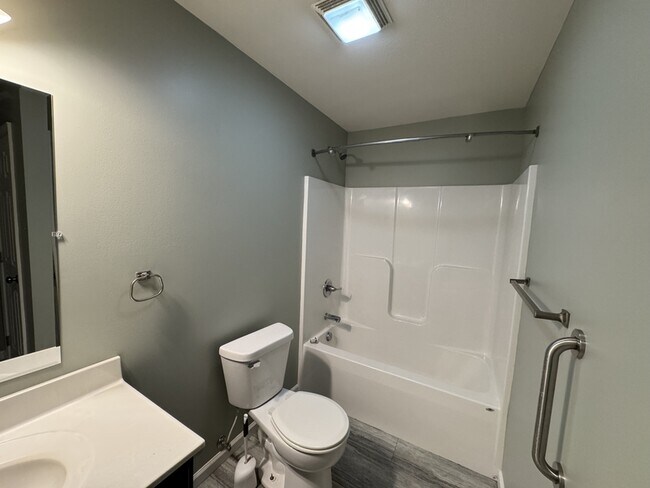 Photo - 702 N Washington St Unidad B