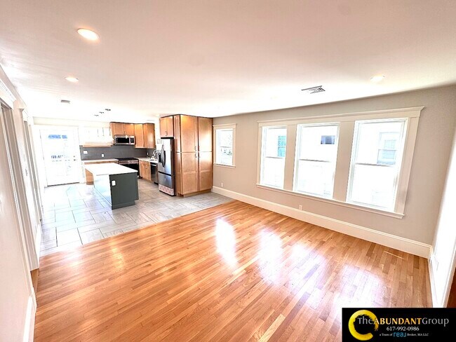 Building Photo - 14 White St Unit 2