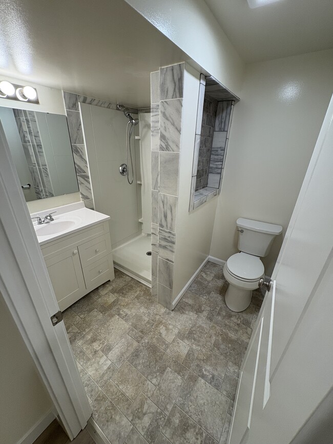 Photo - 6120 Strathmore Ln