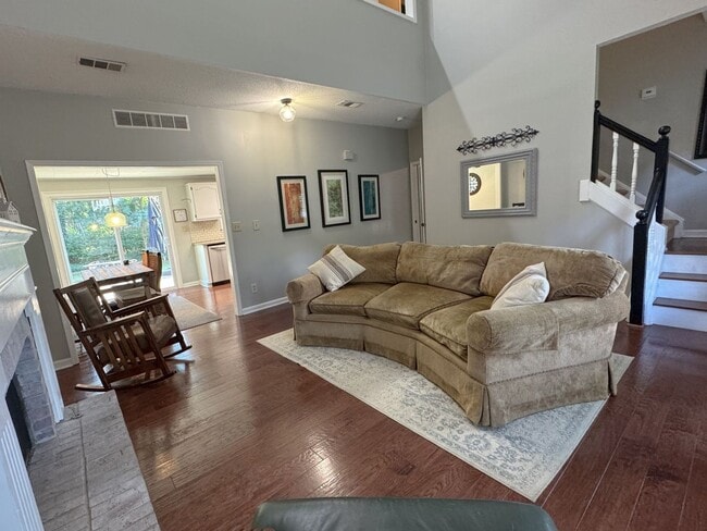 Photo - 1088 Colony Dr