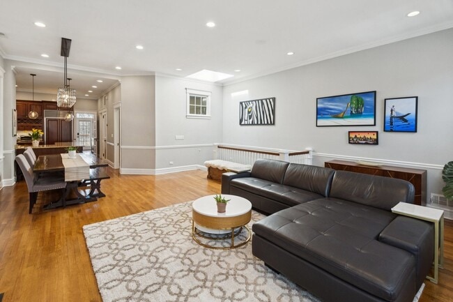 Photo - 2044 N Sheffield Ave Unit 3