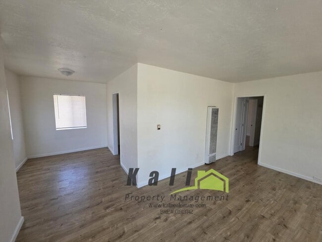 2141 Flintridge Dr