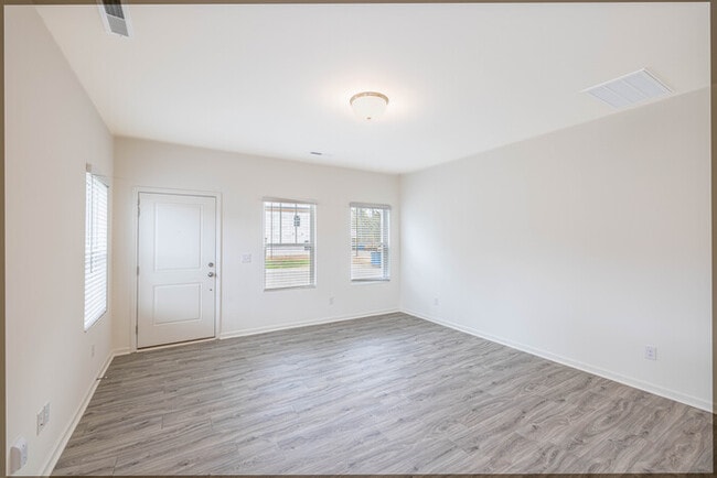 Photo - 3 Bedroom Townhome Main Street Pineville - AVAILABLE JUNE 2026
