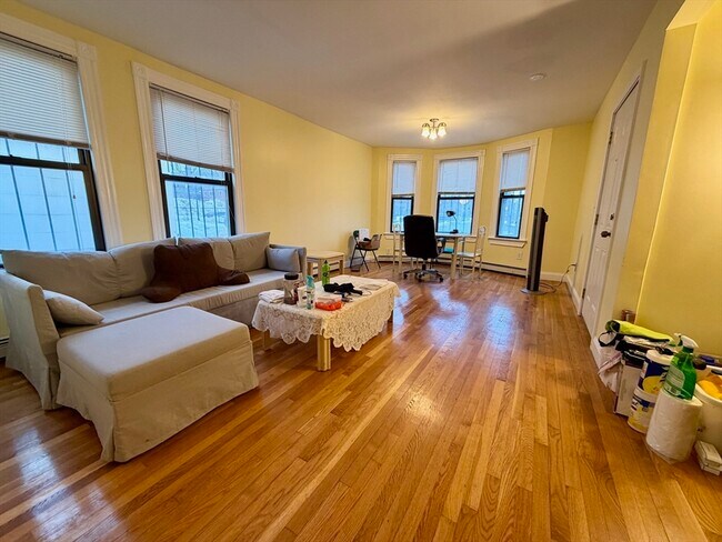 Photo - 43 Thorndike St Unit 1