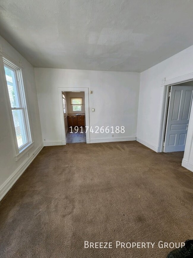 Building Photo - 323 Champion St