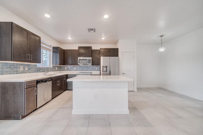Photo - 1090 SE 23rd Ave