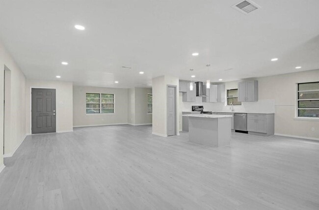 Photo - 5822 Belrose Dr