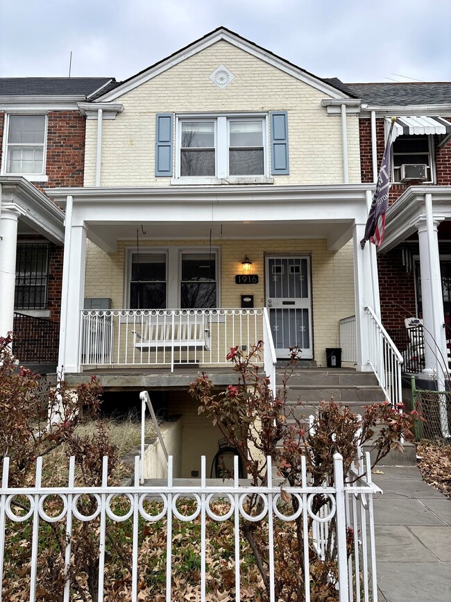 Front - 1916 C St NE Unit 1