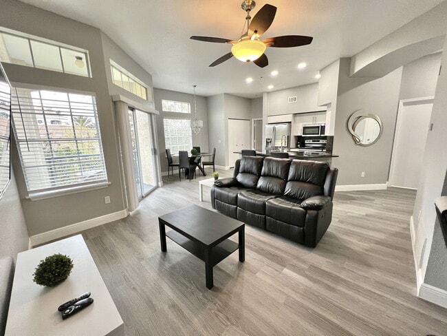 Building Photo - 7340 Westpointe Blvd Rental