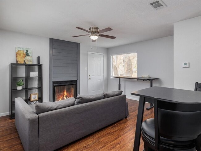 Photo - 3004 Speedway Unit 6