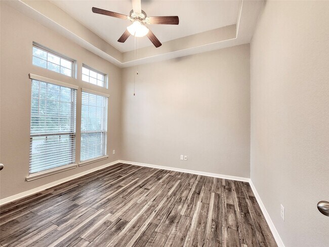 Photo - 4407 Greenleaf Dr