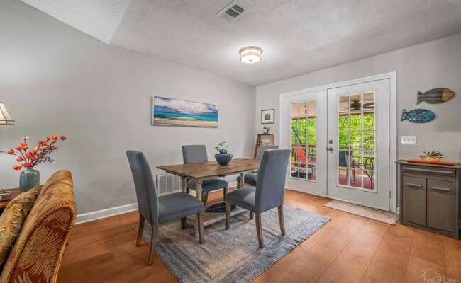Photo - 539 Childers St