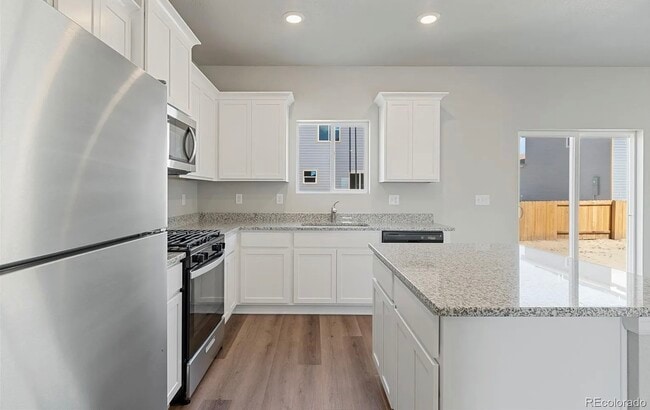 Kitchen - 7330 Green River Ave