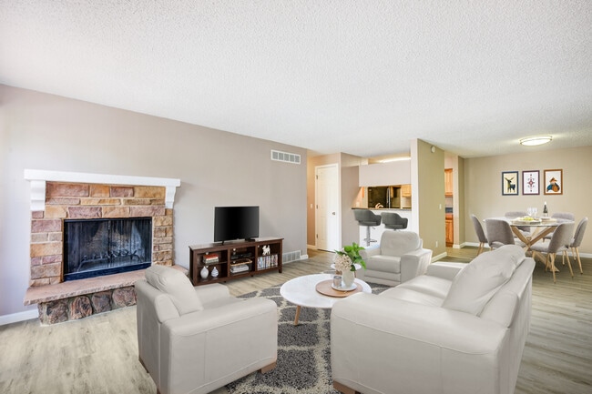 Área de estar abierta (virtualmente montada) - 6505 Kalua Rd Unidad 202