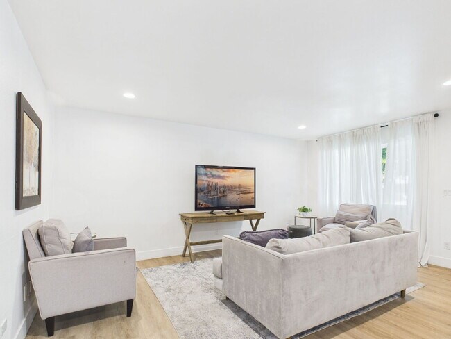 Fully furnished with a pool - MOVE IN SPECIAL $500 OFF
