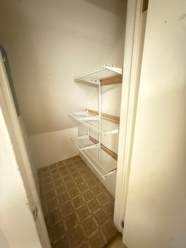 Photo - 23 Hayward Ave Unidad Cottage #2