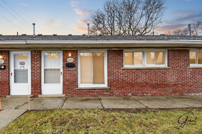 Photo - Maplewood Manor