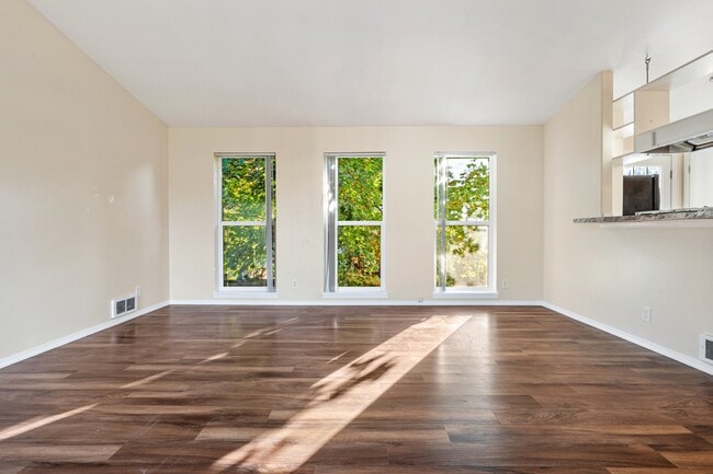 Photo - 1407 E Randle Ave
