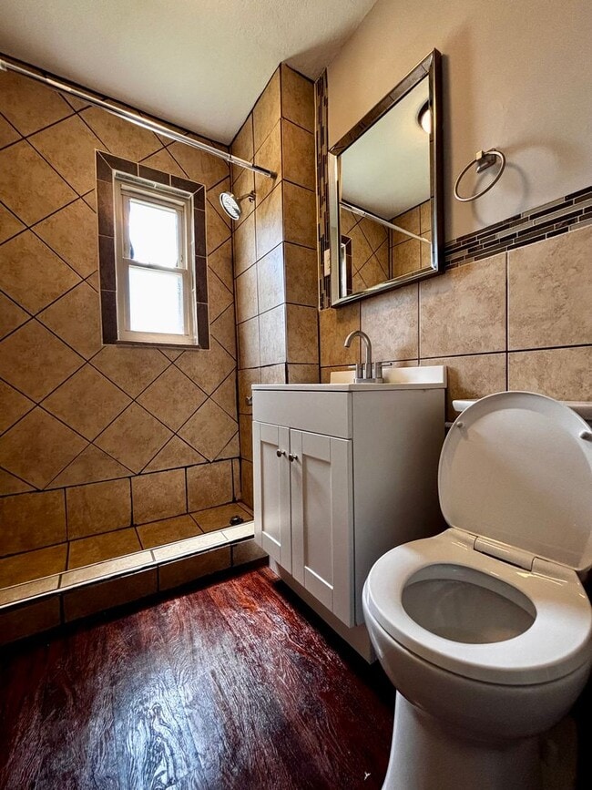 Building Photo - Charming 1 Bed / 1 Bath Apartment in Fairb... Unit 237 - C
