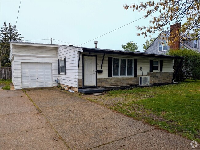Building Photo - 650 E 38th St Rental