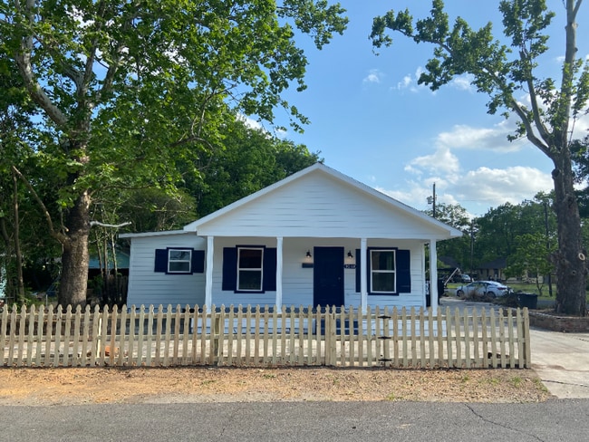 Photo - 3010 Iroquois St