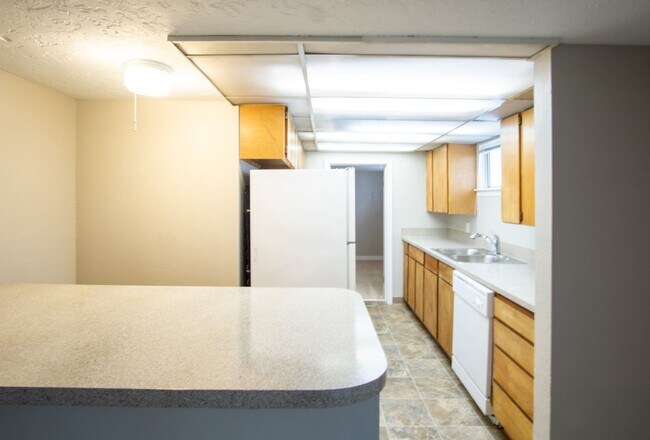 Photo - Great NW Location: Spacious 1 Bedroom w/ FREE RENT Ready Now! Unidad 2449