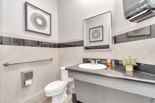 Building Photo - 1600 Eldridge Pkwy Unit 1404