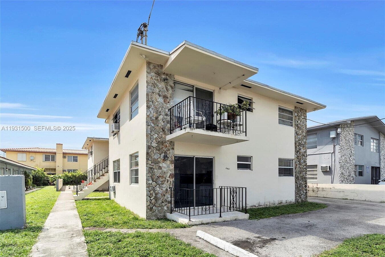 Photo - 644 SW 10th St Unit 5