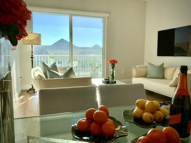 Building Photo - 804 E Windward Way Unit Ph 21