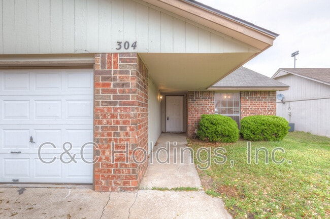 Photo - 304 W Quantico St