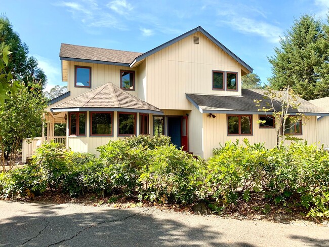 Upgraded Farm House in Sebastopol! Most Ut... - Upgraded Farm House in Sebastopol! Most Ut...