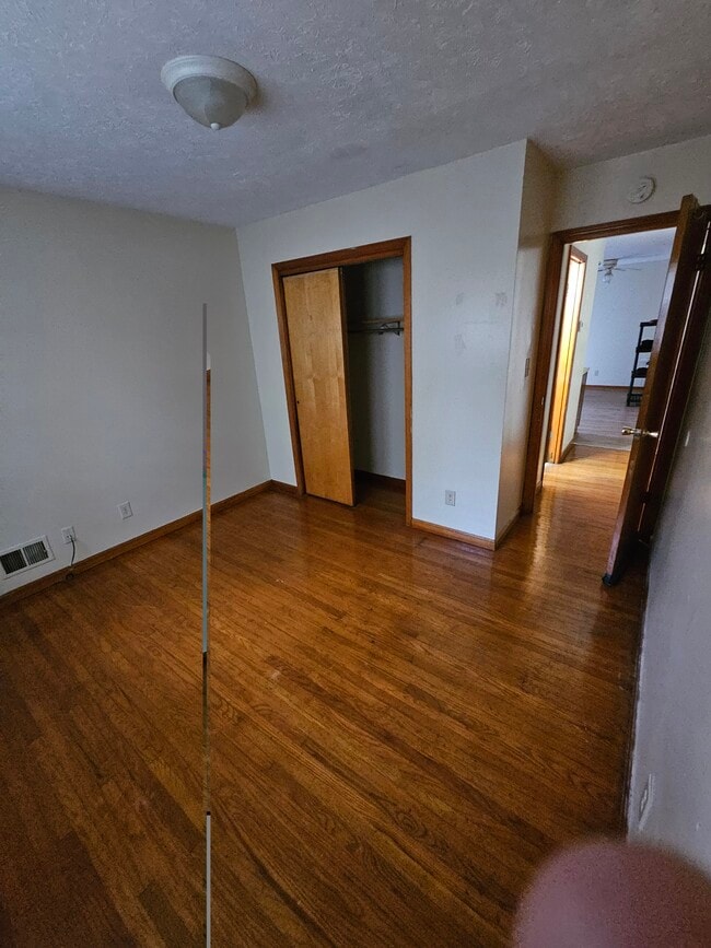 Bed 1 - 714 Longfield Ave