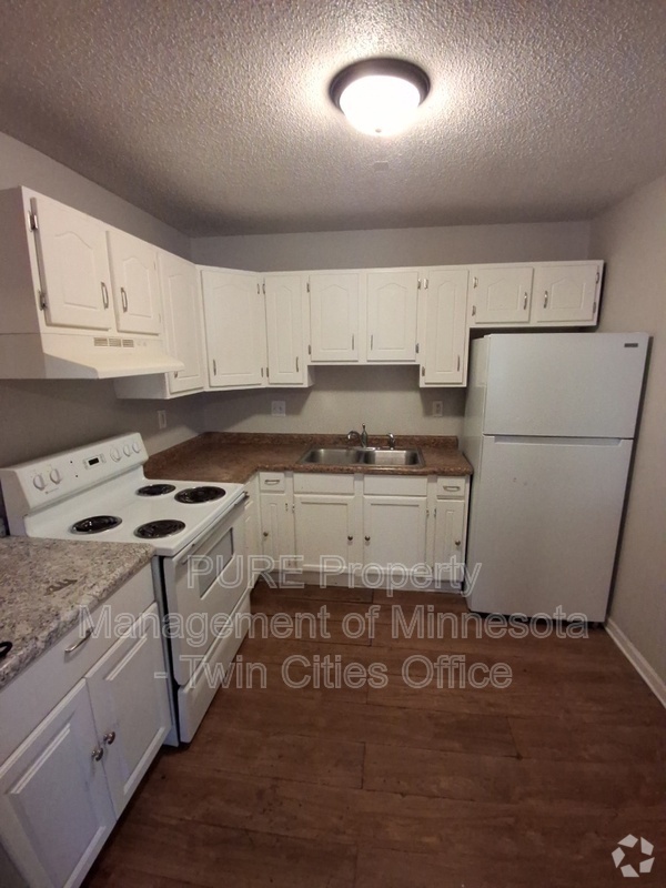 Building Photo - 1562 Motor Ave Unit Apt 4