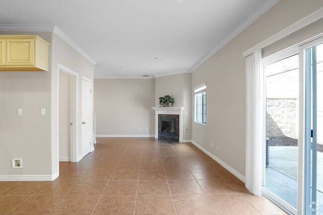 3 BR, 2.5 BA - 1,485 SF