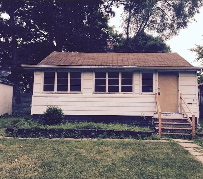 Building Photo - Cozy 2-Bedroom Home with Basement & Off-St...