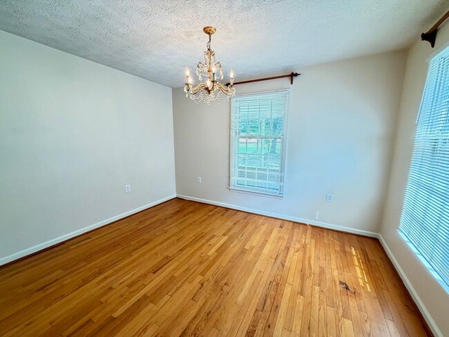 Photo - 1168 Boyd St