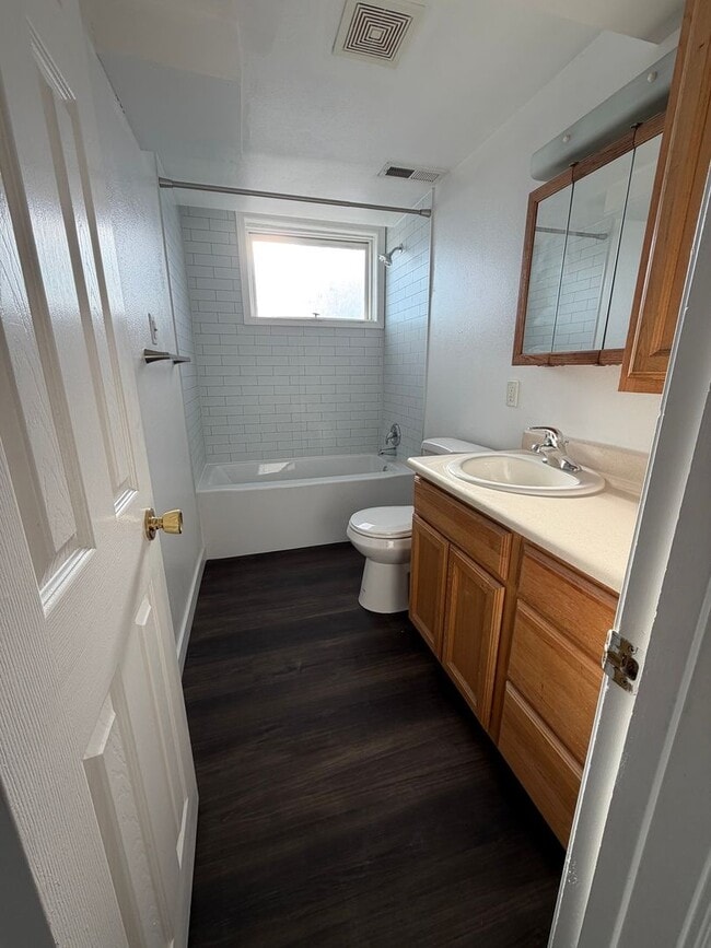 Photo - Viking Properties LLC - Duplex II Unit 1102 10th Avenue NW (lower)