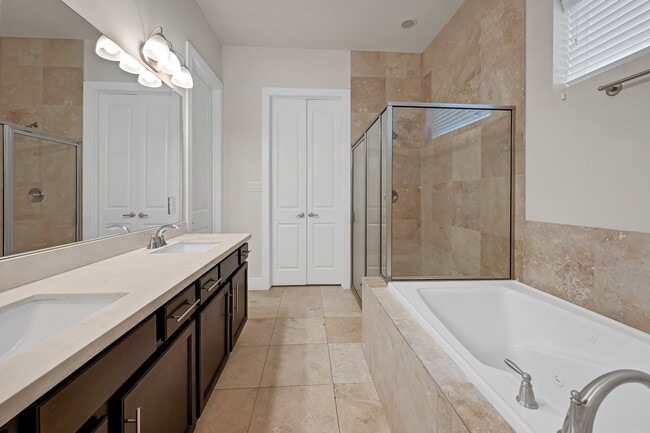 Photo - 2118 Naomi St