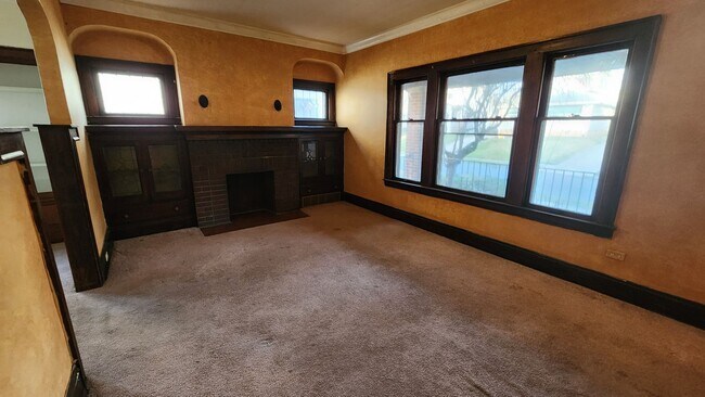 Photo - 4932 E 84th St Unidad Down