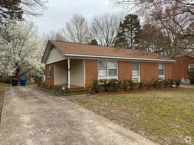 Building Photo - Matthews Ranch Home