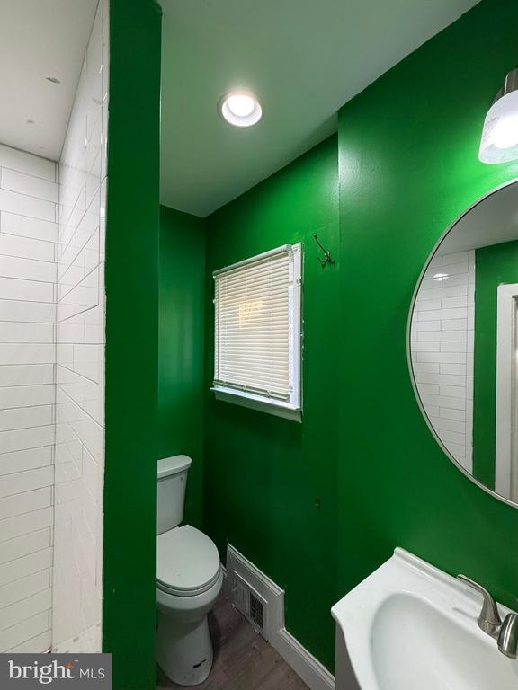 Photo - 6842 Fait Ave