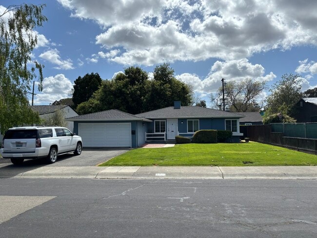 Building Photo - 1578 Heatherdale Ave Rental