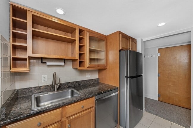 Photo - 120 Commercial St Unit 4-1