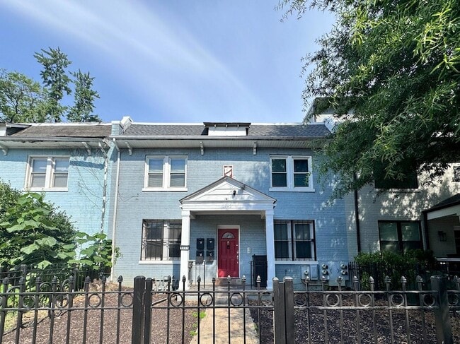 Building Photo - 1652 West Virginia Ave NE Unit 1