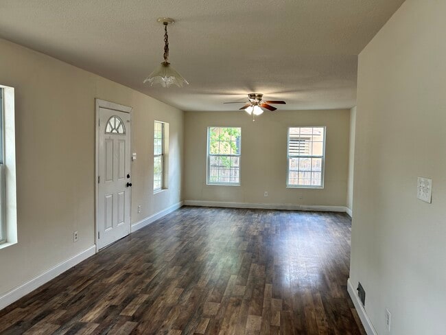 Photo - 106 Southway Dr