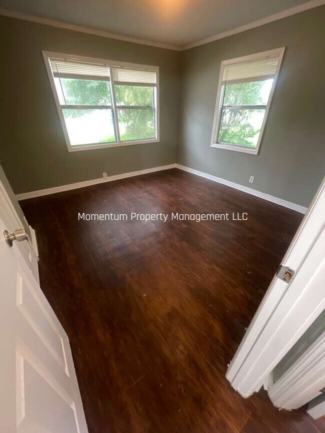 Photo - 1124 N Brunnell Pkwy